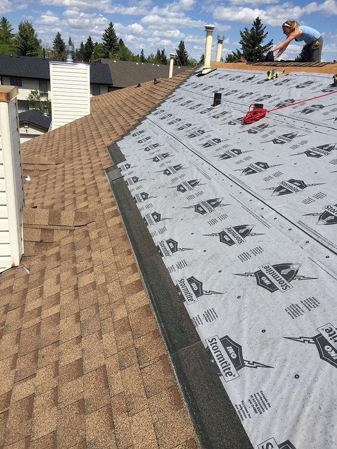 Calgary roofing contractor new shingles